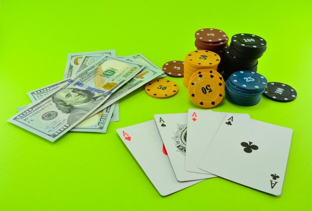 Foto juego de cartas de juego por dinero