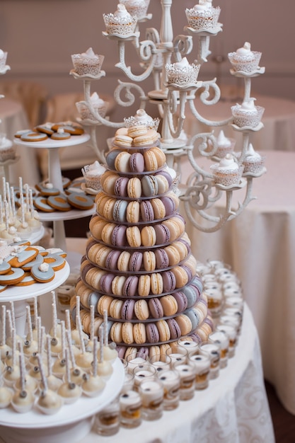 Juego de mesa de barra de caramelo de boda de lujo.