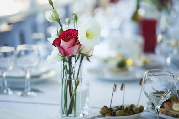 Juego de mesa para una fiesta de eventos o una recepción de boda