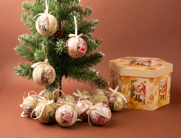 Juego de regalo de juguetes de bolas de Navidad de Año Nuevo para el árbol de Navidad.