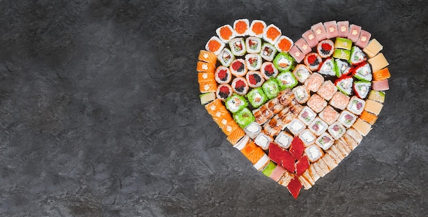 Foto juego de sushi. comida tradicional japonesa