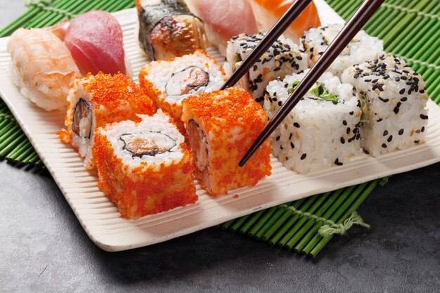 Juego de sushi y maki