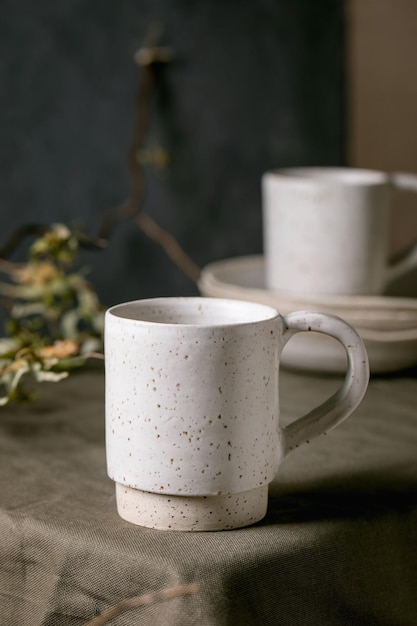 Juego de tazas de café de cerámica artesanales vacías