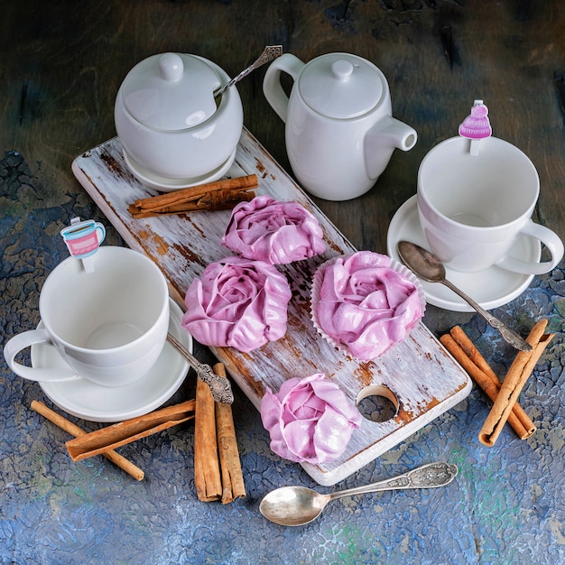 Juego de té blanco de malvavisco y té de rosas caseras