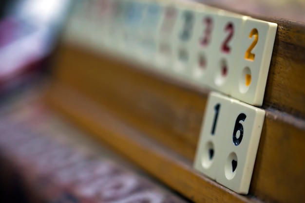 Juego tradicional de cuadrados de Rummy de Anatolia llamado Okey Foto