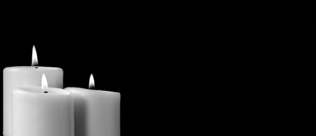 Juego de velas con espacio flama para texto en blanco y negro