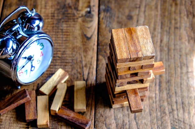 Juegos de construcción de madera con reloj
