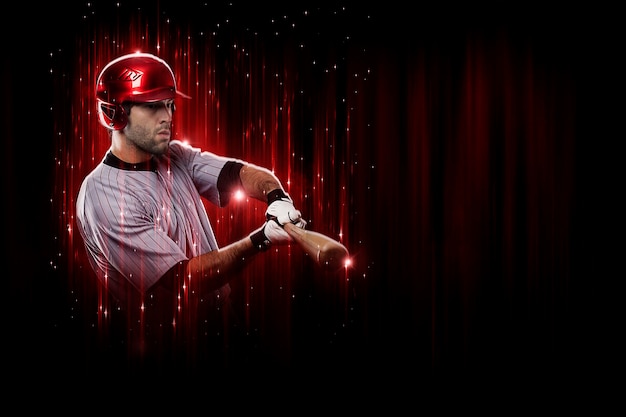 Jugador de béisbol con uniforme rojo.