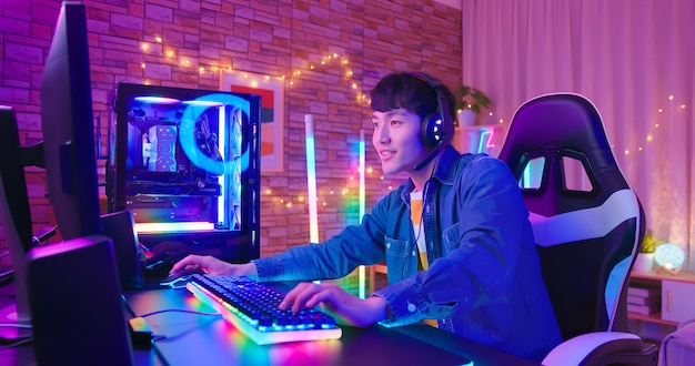 Jugador de eSport jugando un juego