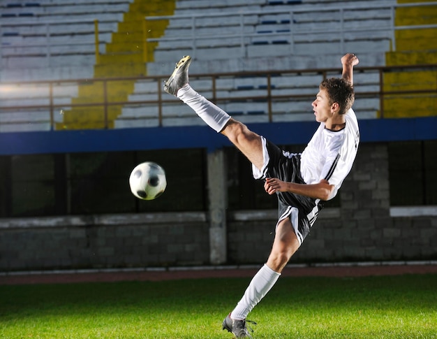 jugador de fútbol en acción