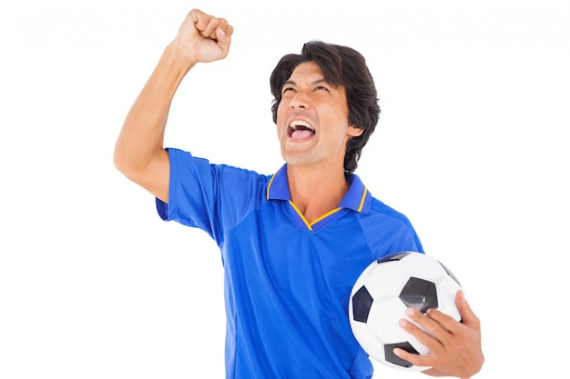 Foto jugador de fútbol en azul celebrando una victoria