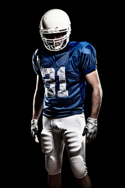 Jugador de fútbol con número en un uniforme azul