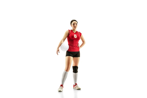 Jugador de voleibol profesional femenino aislado en blanco con bola. El atleta, ejercicio, acción, deporte, estilo de vida saludable, entrenamiento, concepto de fitness