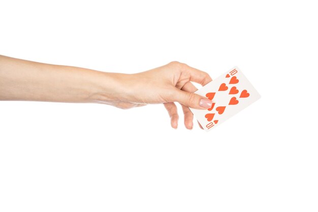 Jugando a las cartas en mano aisladas sobre fondo blanco