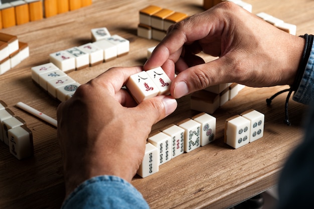 Jugar al juego de Mahjong como pasatiempo