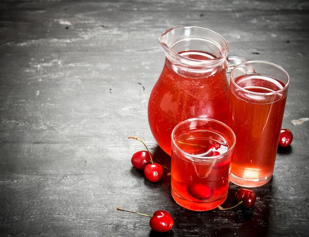 Jugo de cereza fresco.