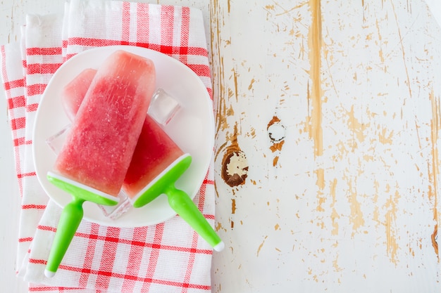 Jugo de fruta paletas de hielo