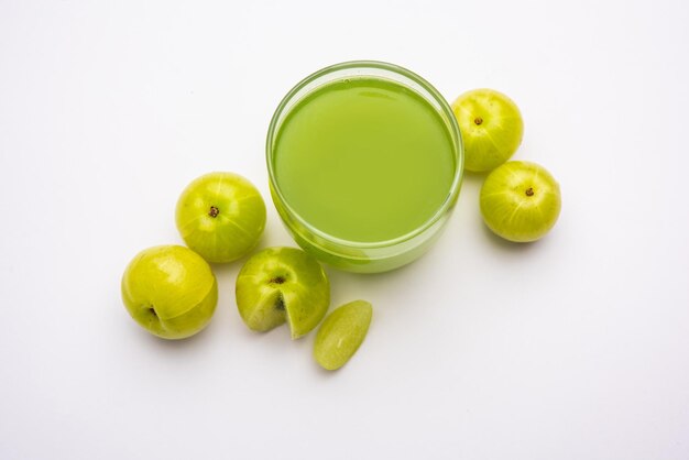 Jugo de grosella fresca o de amla o de Phyllanthus emblica o de avla