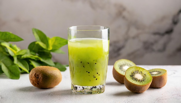 Jugo de kiwi en vaso