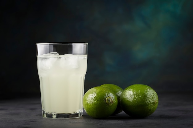 Foto jugo de limón en el vaso