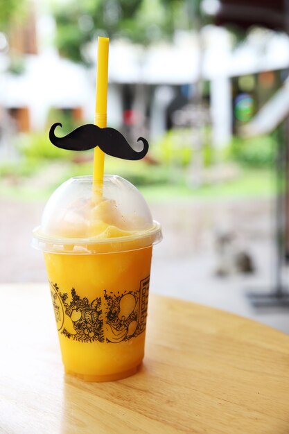 Jugo de mango frappé