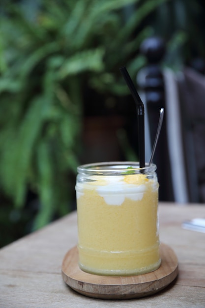 Jugo de mango frappé