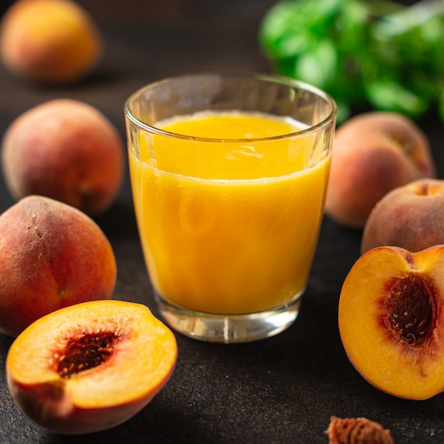 Jugo de melocotón, melocotones, fruta, bebida, bebida, porción fresca, lista para comer, comida, merienda en la mesa