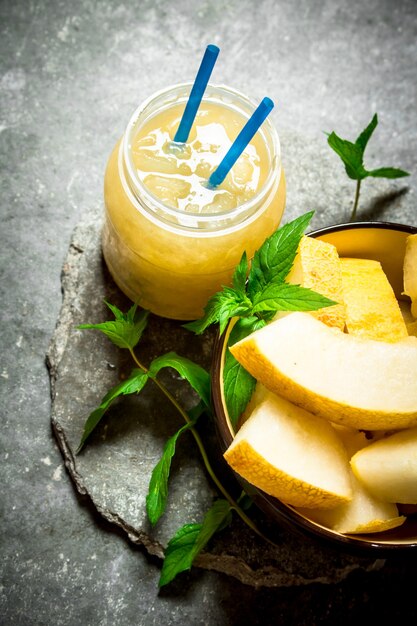 Jugo de melón con menta y pulpa