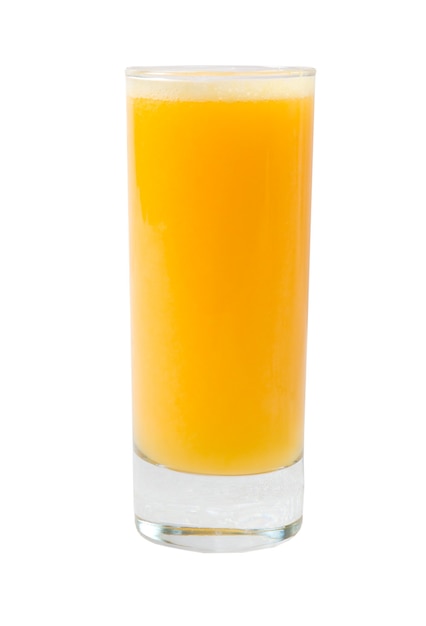 Jugo de naranja fresco aislado sobre fondo blanco.