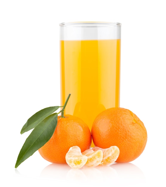 Jugo de naranja con naranjas