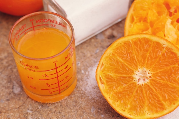 Foto jugo de naranja y sal