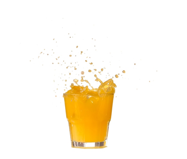 Foto jugo de naranja sobre blanco