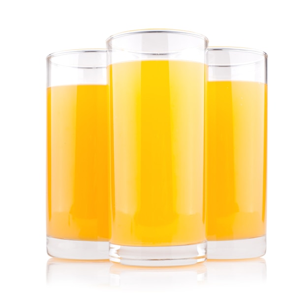 Jugo de naranja en vasos