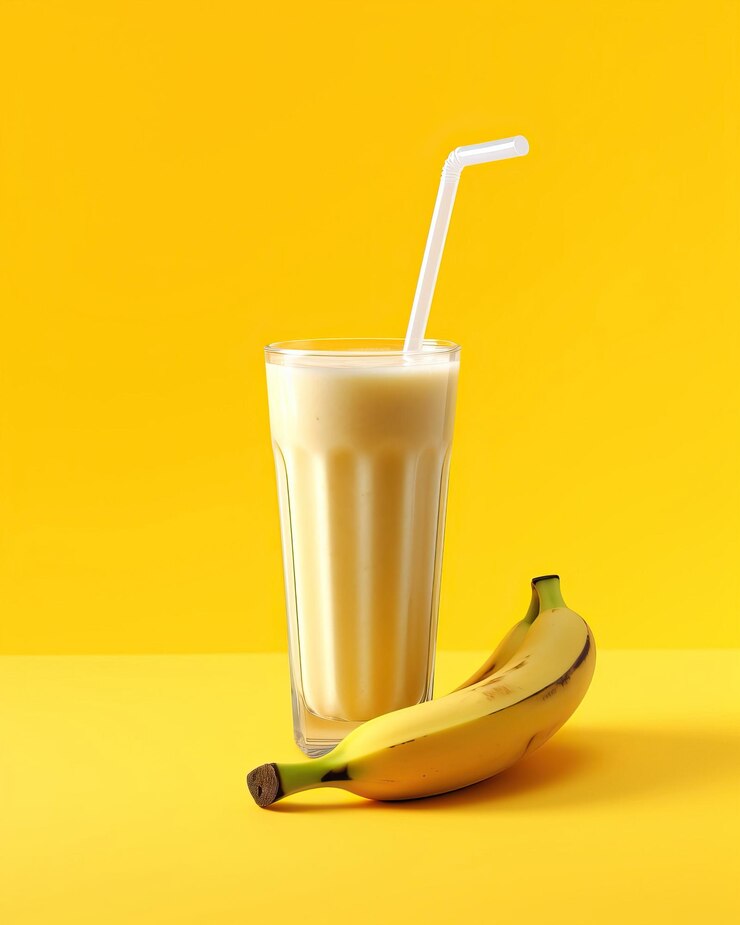 Jugo de plátano con fondo de estudio