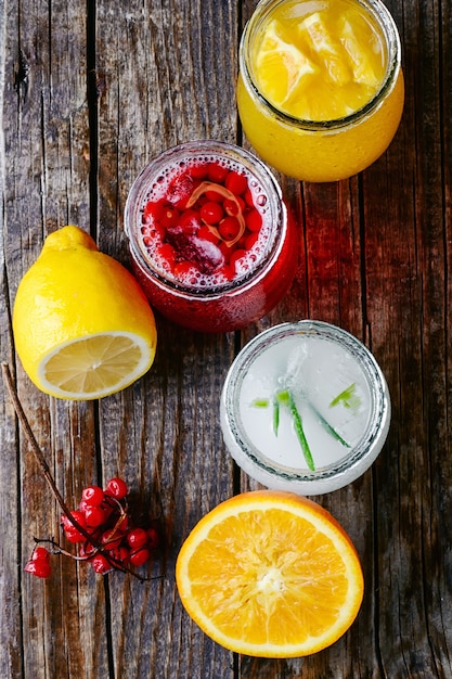 Jugo refrescante de frutas y aloe.