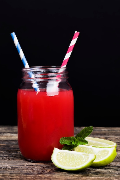 Jugo de sandía roja