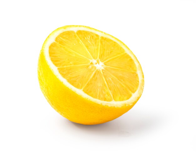 Jugosa rodaja de limón amarillo