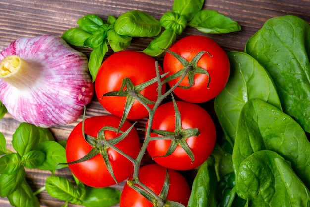 Jugosas verduras frescas de cerca, vista superior