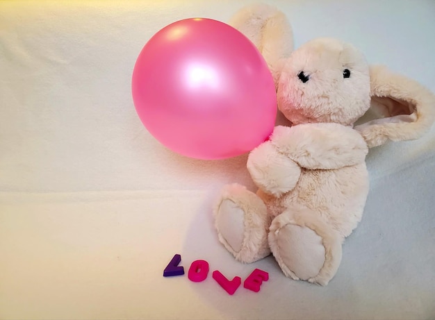 Juguete de peluche conejo blanco globo rosa regalo amor día de san valentín 14 de febrero