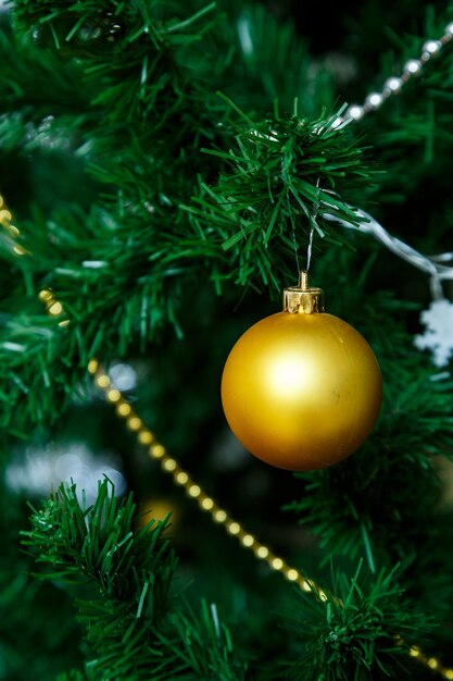 Foto juguetes para árboles de navidad y regalos de navidad.