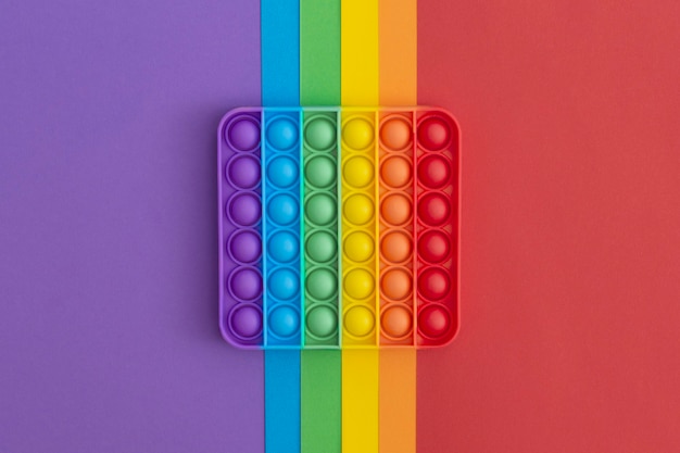 Juguetes sensoriales coloridos antiestrés pop it para niños sobre fondo multicolor