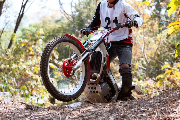 Foto juicios de motos y competencia en salvaje