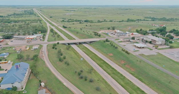 julho clinton oklahoma eua com vista para uma pequena cidade um clinton nas rodovias nós