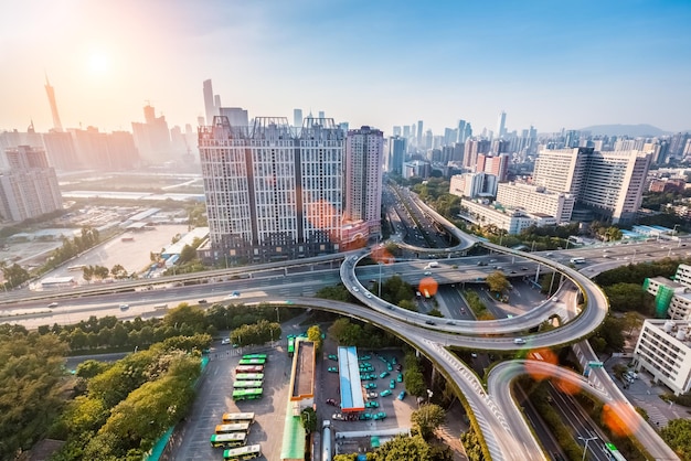 Junção de intercâmbio de cidade moderna ao entardecer em vista panorâmica de guangzhou xA