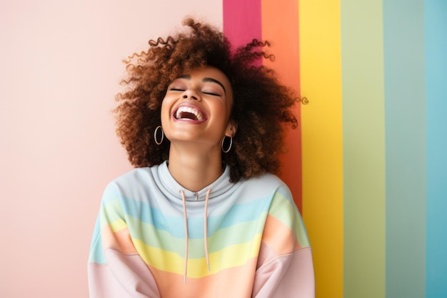 Foto junge afroamerikanische frau lächelt mit regenbogenfarben auf