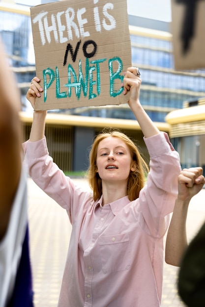 Foto junge aktivisten, die aktiv werden