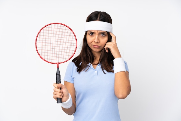 Junge Badmintonspielerin isoliert