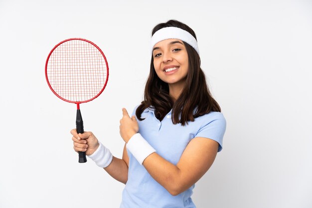 Junge Badmintonspielerin isoliert