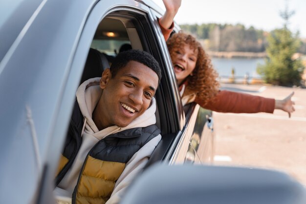 Junge Familie genießt Reise