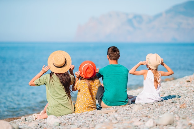 Junge Familie im Urlaub haben viel Spaß